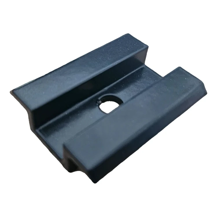 PV-Mittelklemme niedrig L50 schwarz lackiert 002-045 (1)